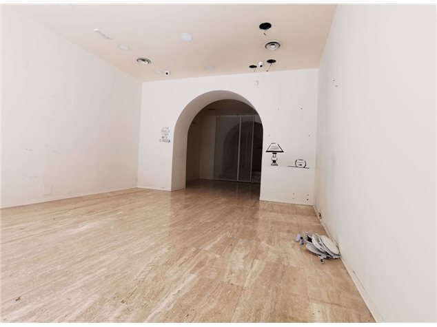 >Locale commerciale Caserta